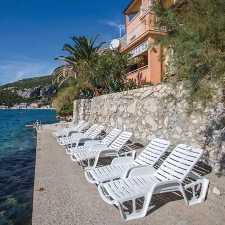1 Bedroom Stunning In